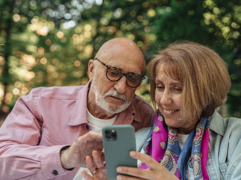 best free iphone government phone for seniors