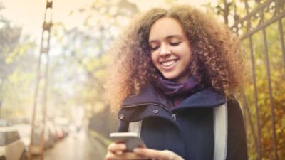 does anyone offer free phones anymore