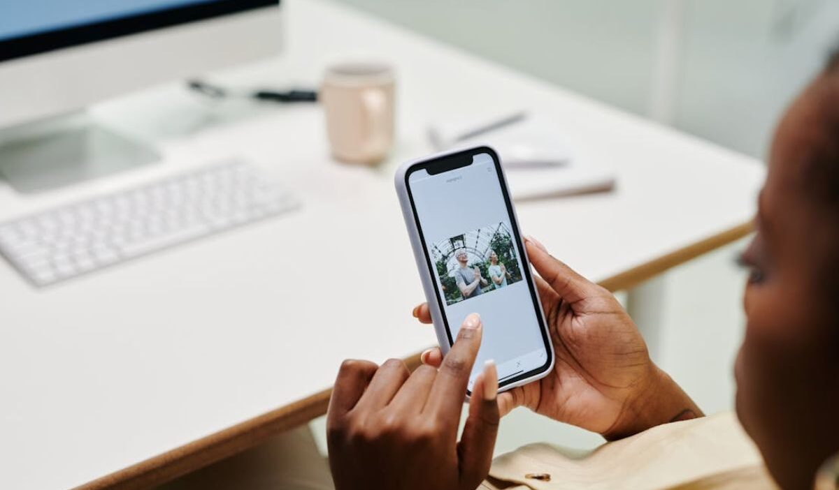 free government iphone phone number