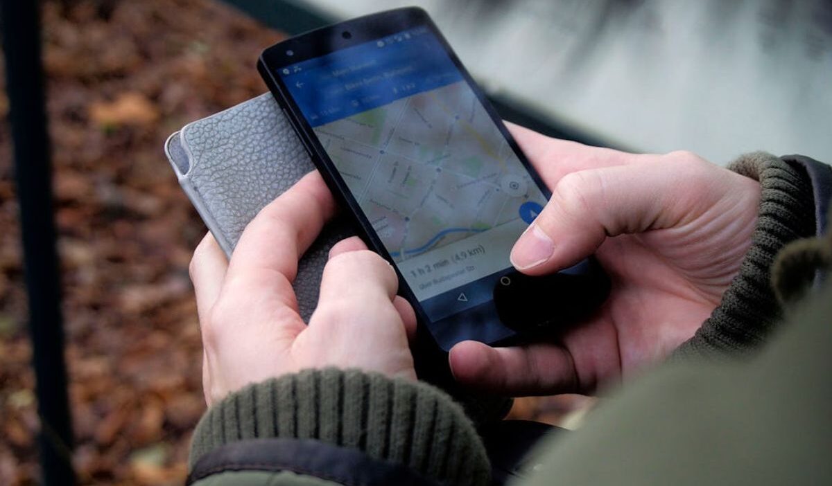 who gives free phone when you switch