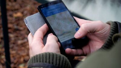 who gives free phone when you switch