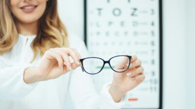 does medicaid cover contacts