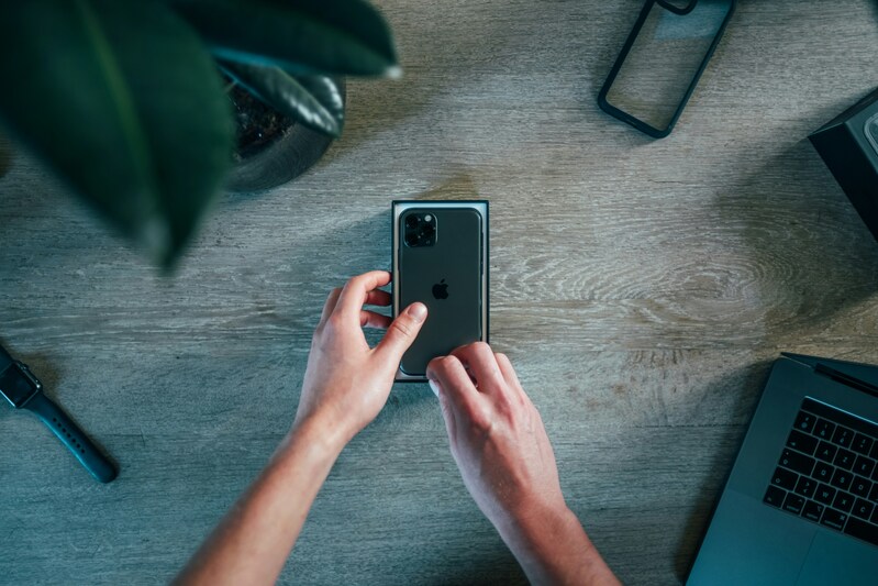 does iphone 11 have esim