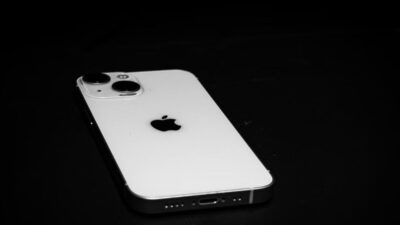 does iphone 13 have a sim card