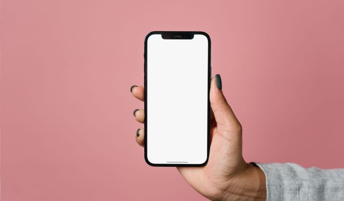 does iphone 13 mini have esim