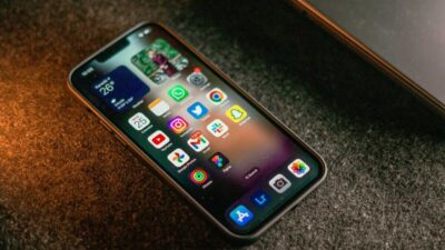 does iphone 14 have a sim card