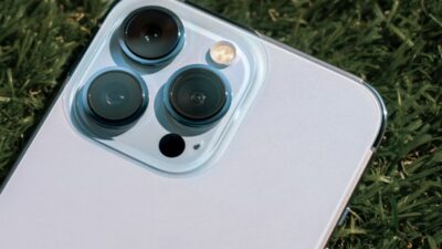 Does iPhone 15 Pro Max have SIM card slot