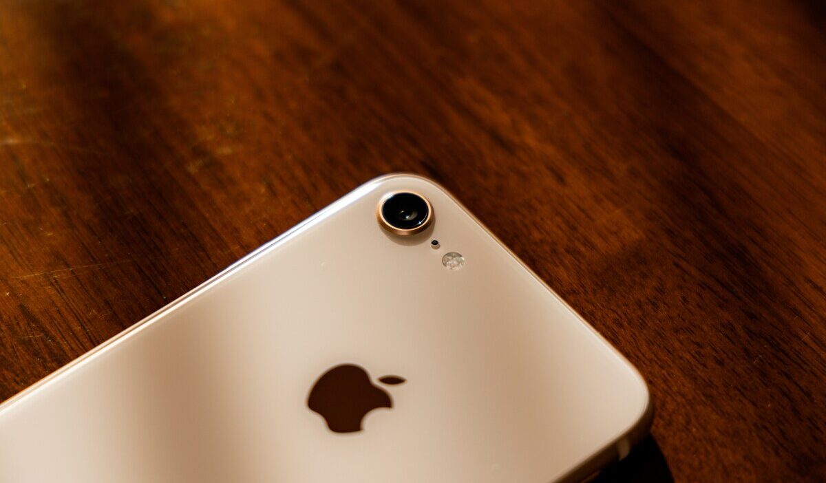 does iphone 8 plus have esim
