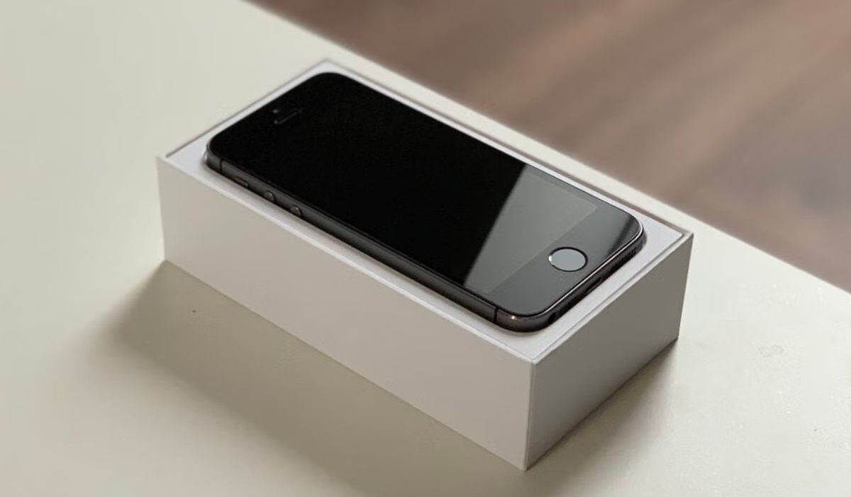 does iphone se 3rd gen have esim