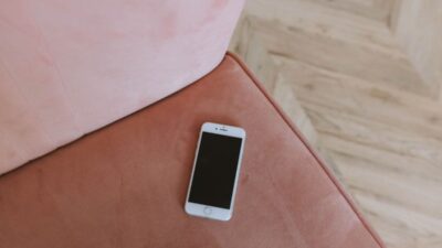 does iphone se have esim