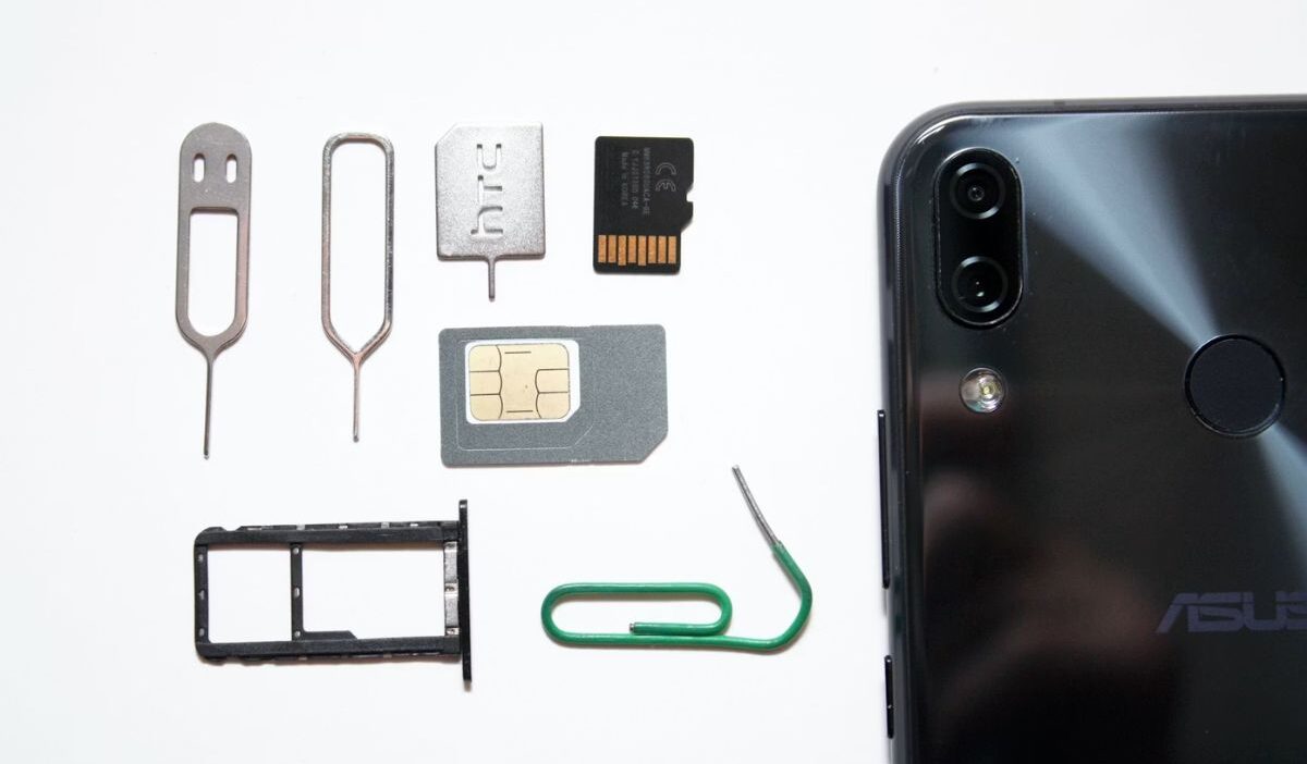how does a dual sim phone work