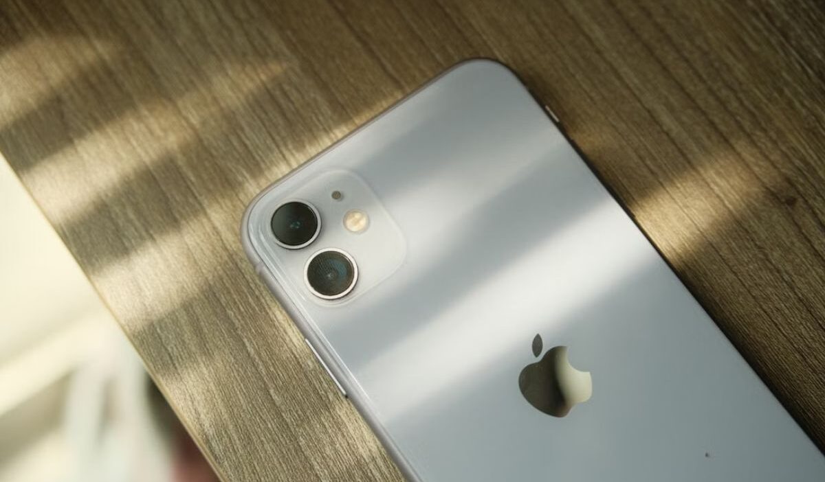 how to check if esim is activated in iphone