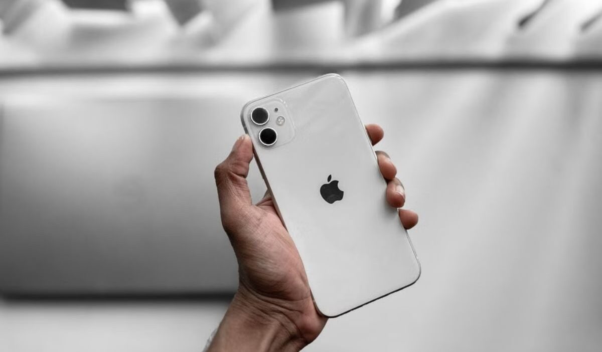 last iphone with sim card