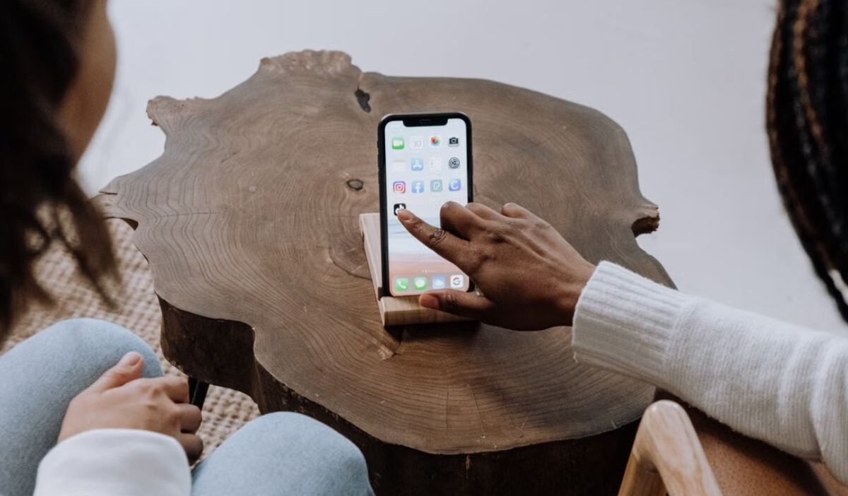 which iphones support esim