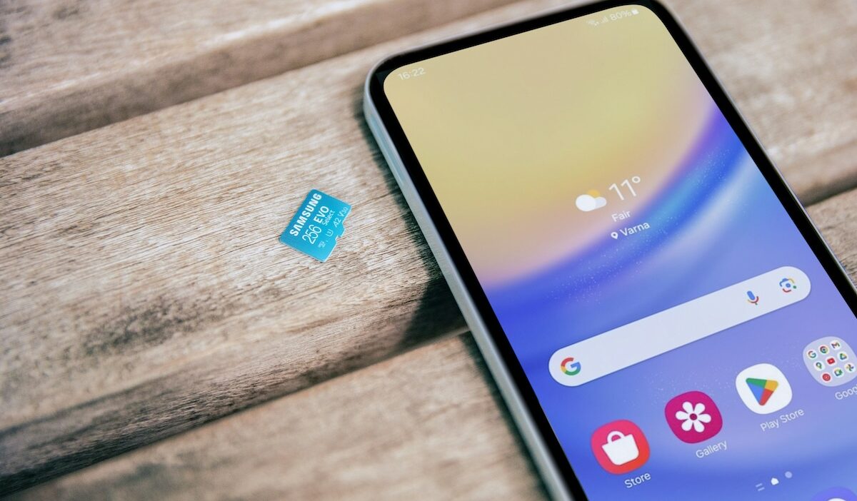 how to see what is stored on sim card