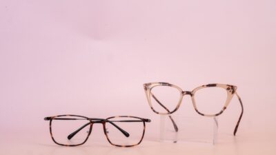does eyeglass world take medicaid